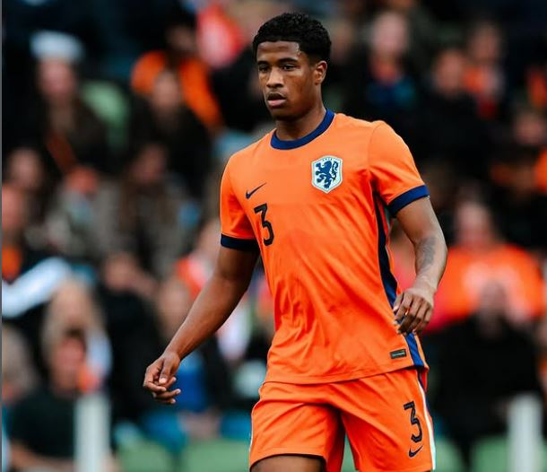 De vriendin van voetballer Ryan Flamingo