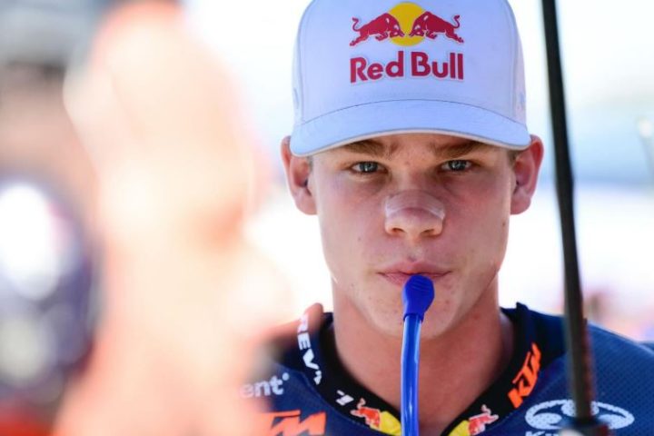 Wie is de vriendin van motorcoureur Collin Veijer