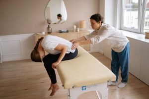 Met fysiotherapie werken aan herstel bij rugpijn